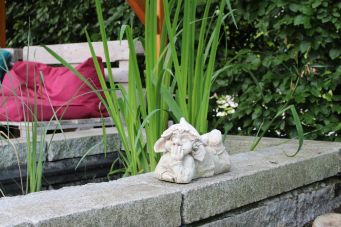 Terrasse, Elfe am Beckenrand
