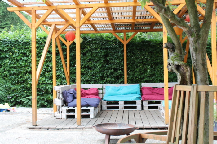 Selbstgebaute Gartenlounge2