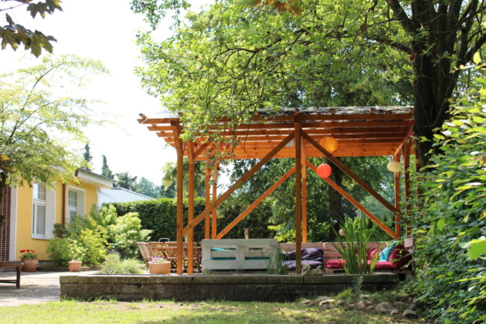 Selbstgebaute Gartenlounge